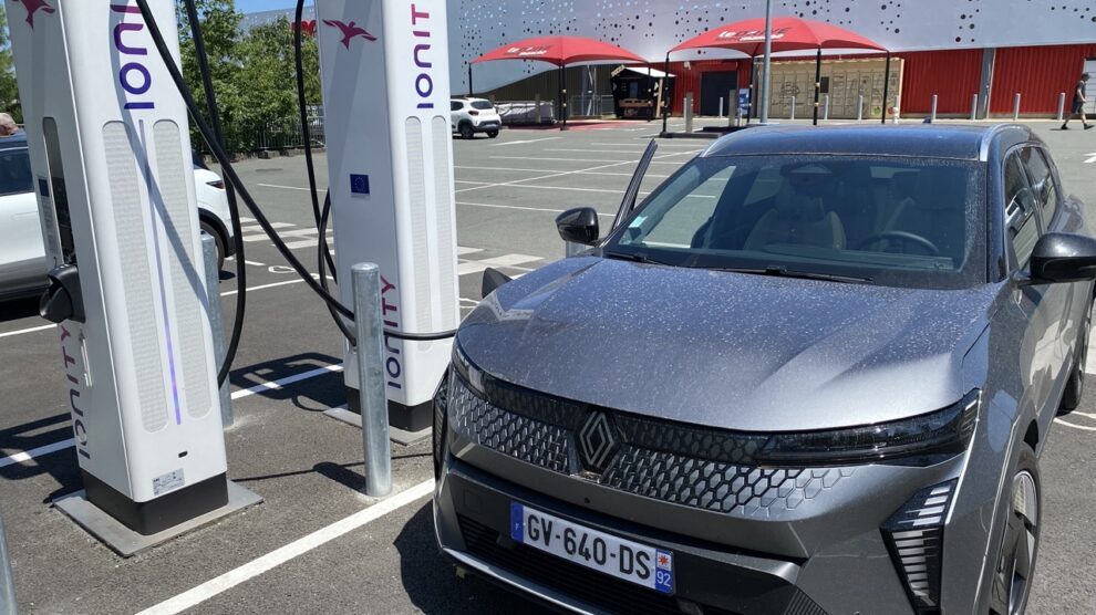 voiture electrique scenic e tech autoroute 1