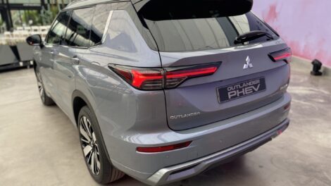 voiture electrique mitsubishi outlander 2025 9