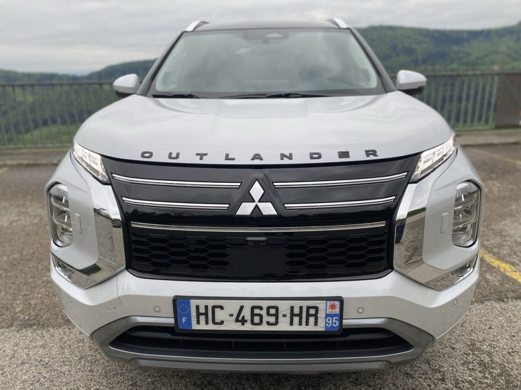 voiture electrique mitsubishi outlander 2025 12
