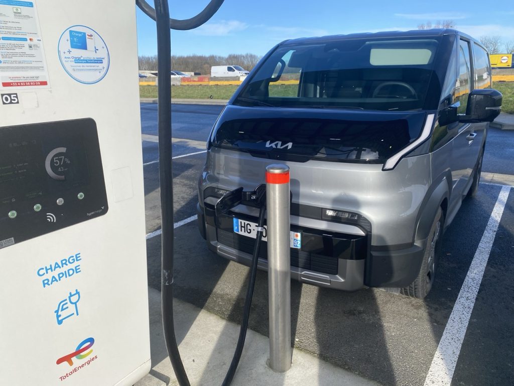 voiture electrique kia pv5 22