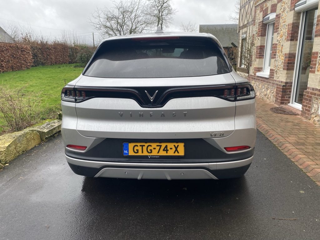 voiture electrique vinfast vf8 6