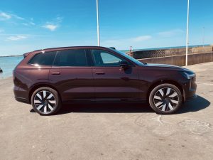 voiture electrique volvo ex90 7