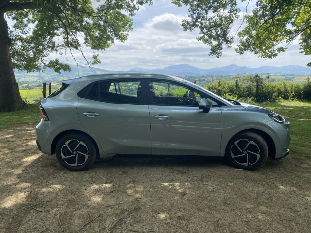 voiture electrique mg4 urban 4