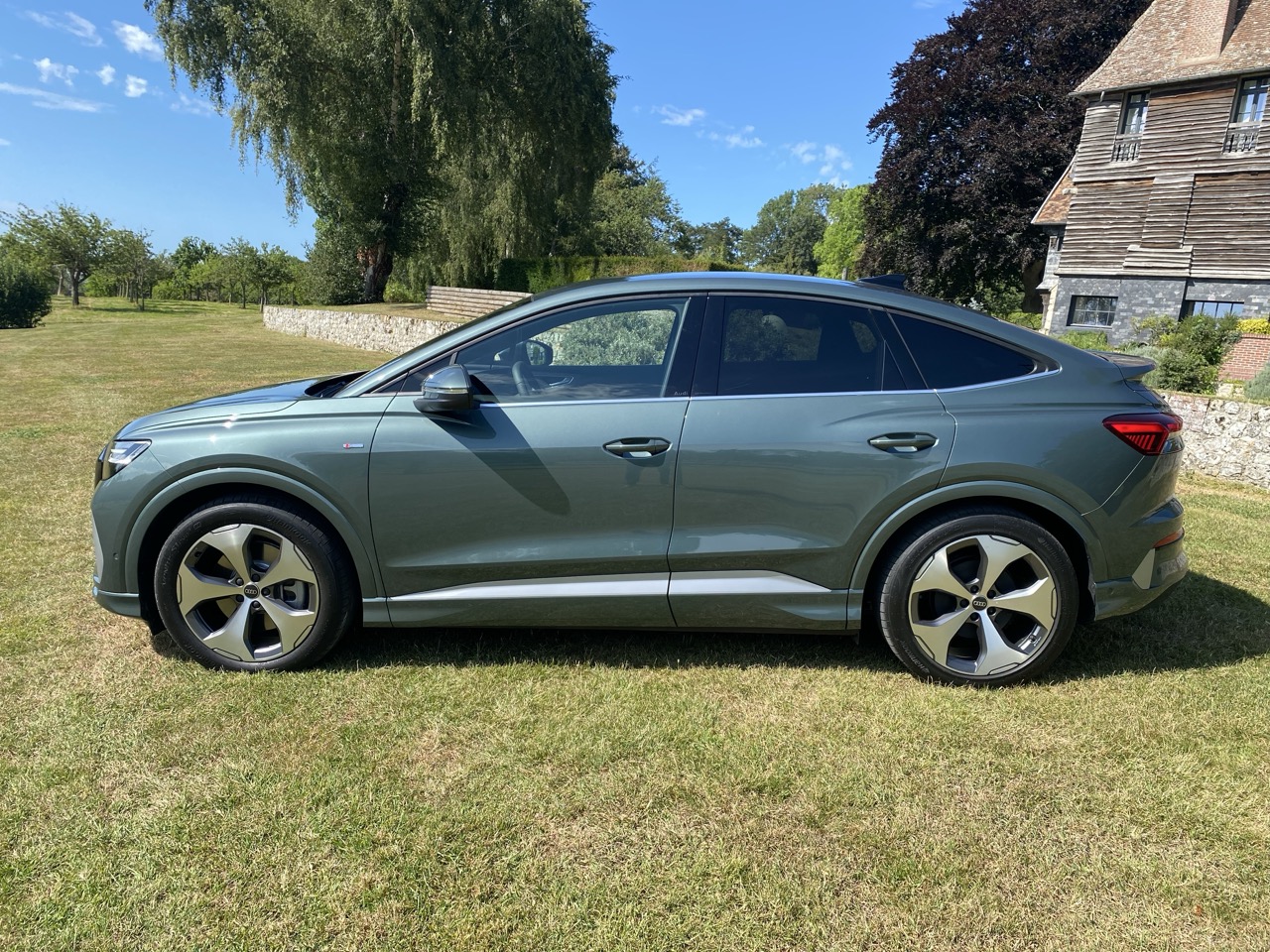 voiture electrique audi q4 etron 16