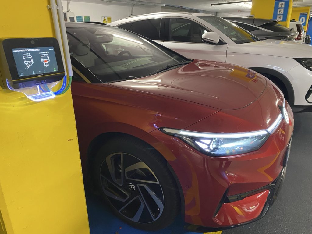 voiture electrique bergame parking 1